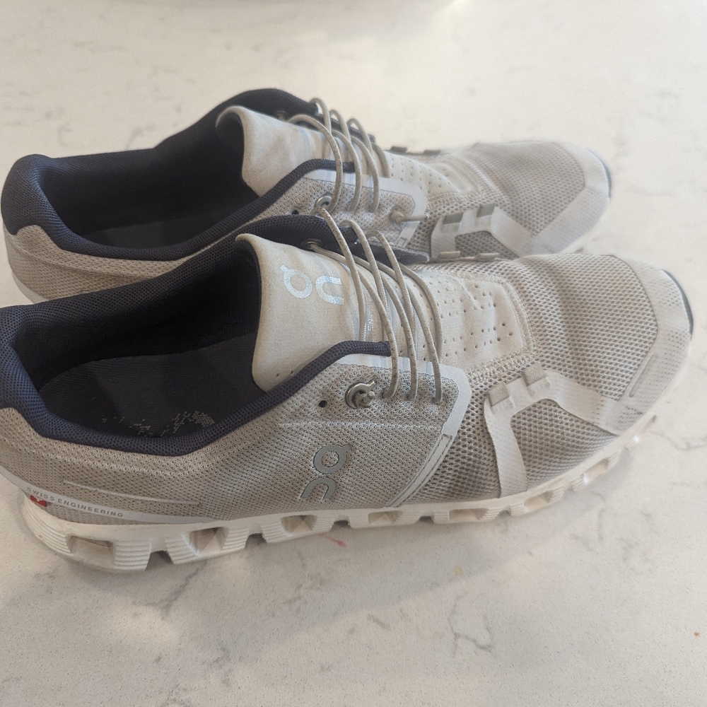 Men's On Running Shoes Cloud 5 size 10